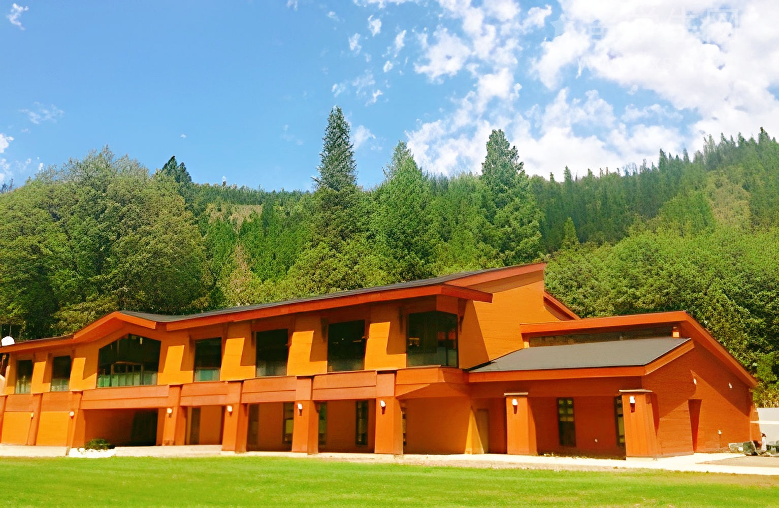 普渡留学：左手玉米地，右手图书馆