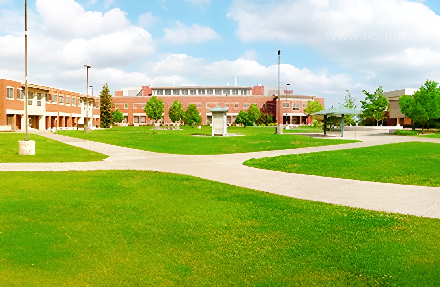 UTM神仙校园揭秘:在森林里上大学!