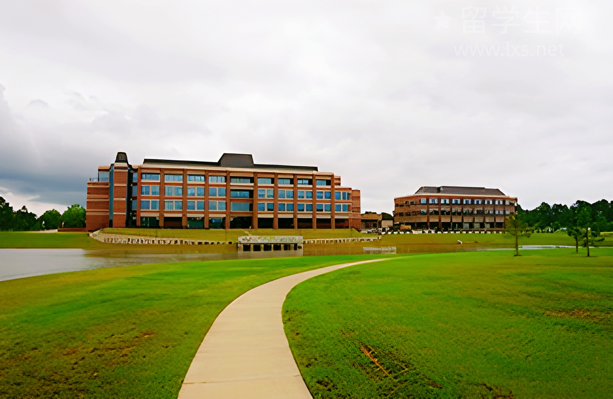 加拿大留学:雅思托福终极选择指南