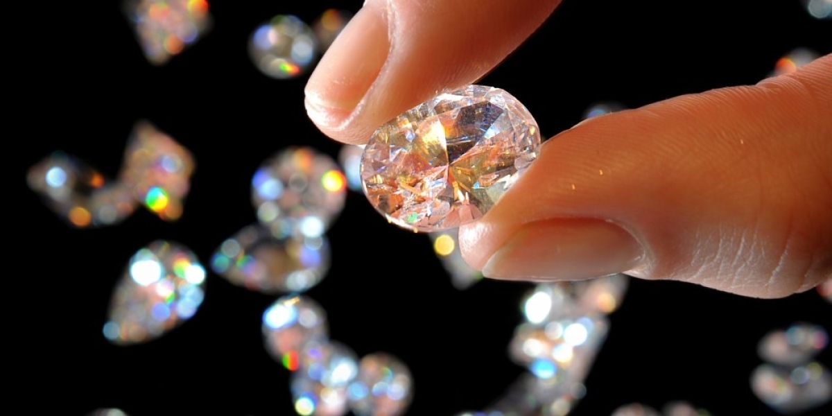 Lab Diamonds vs Real Diamonds: Unveiling the Key Differences