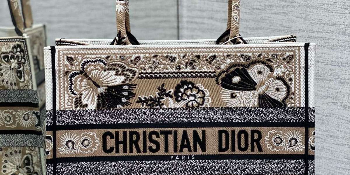 metallic hardware AAA Dior Bags details the navy from fall
