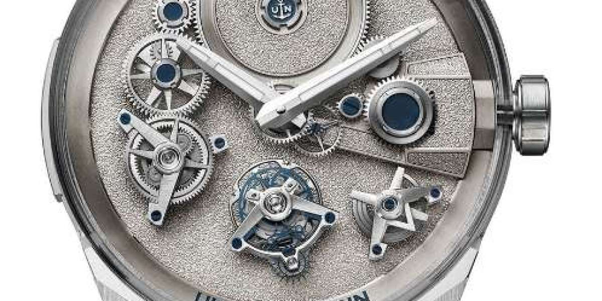 Bell & Ross BR-03 Diver Lum Outline Watch Review
