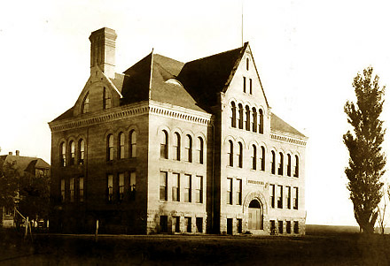 Hodgin Hall (1904)