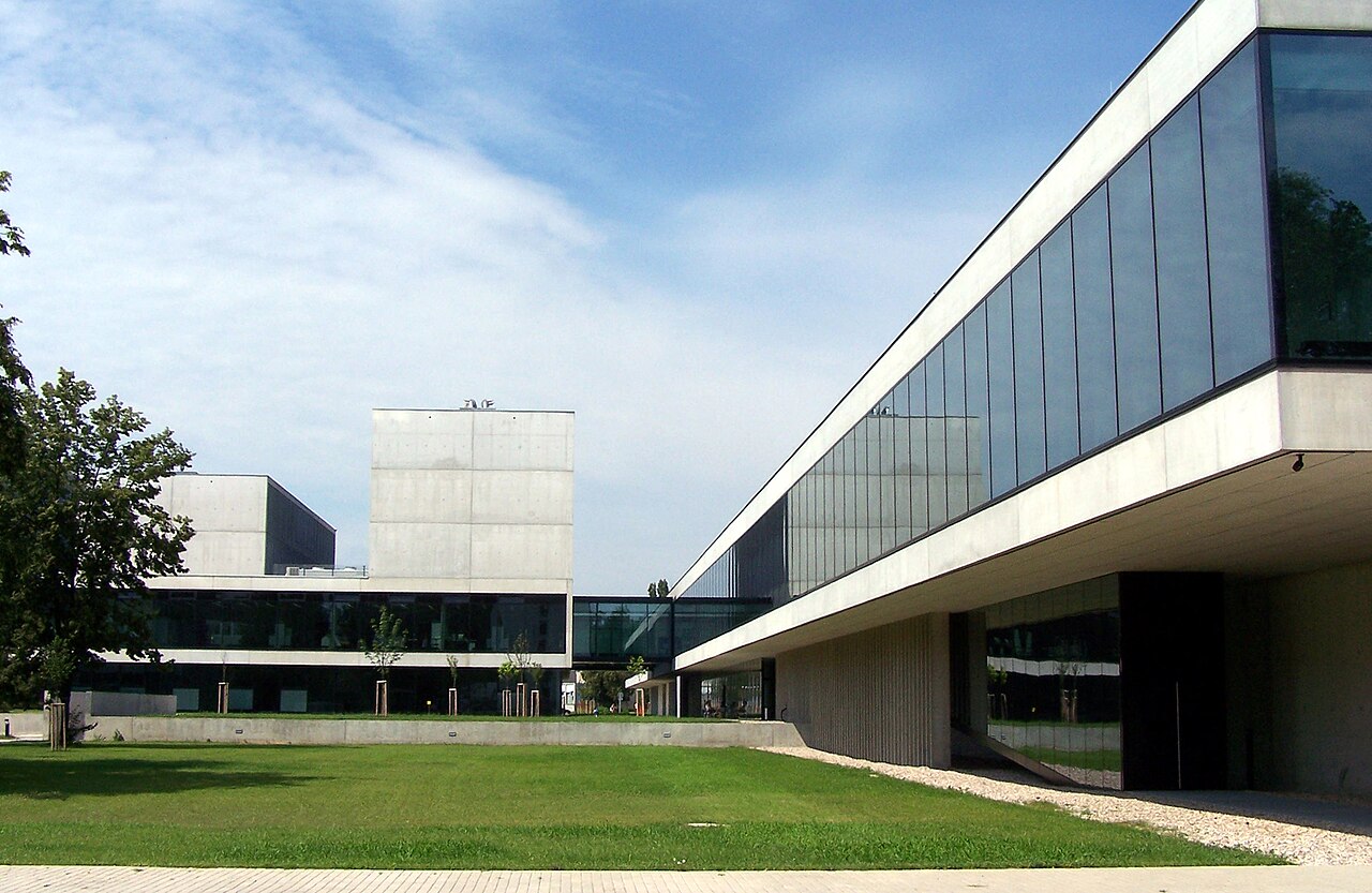 帕尔杜比采大学