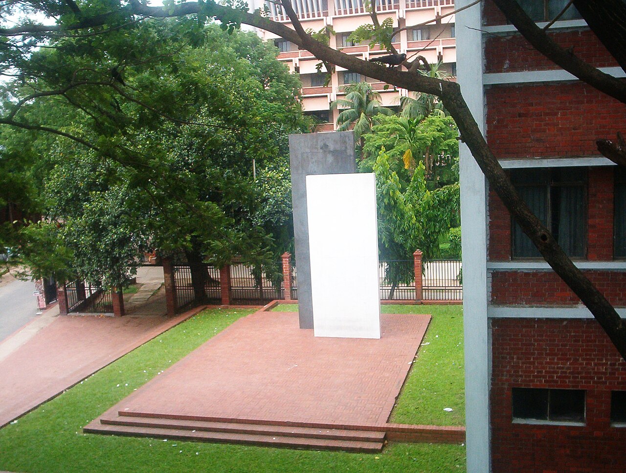 BUET monument 1