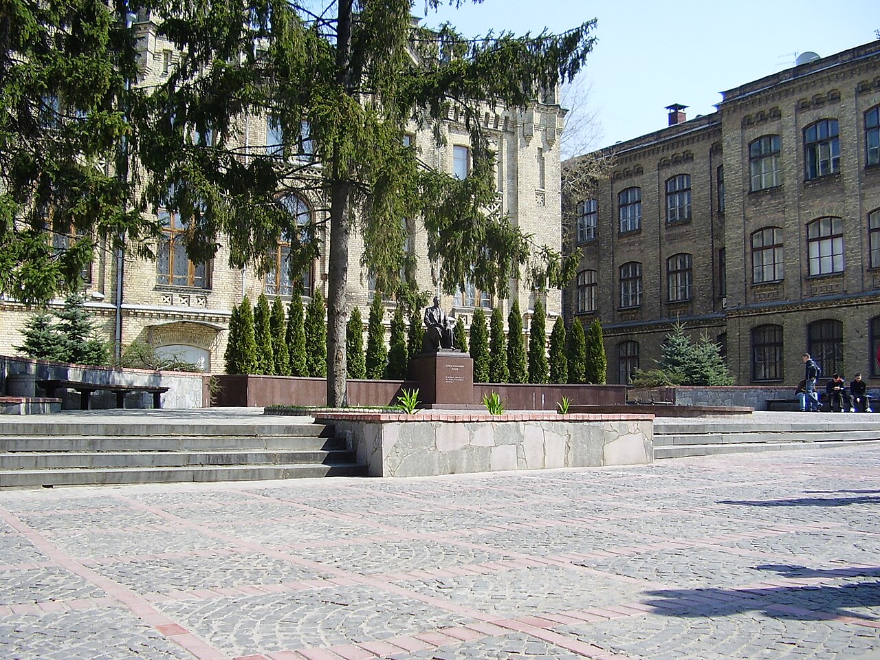 KPI-Paton-monument