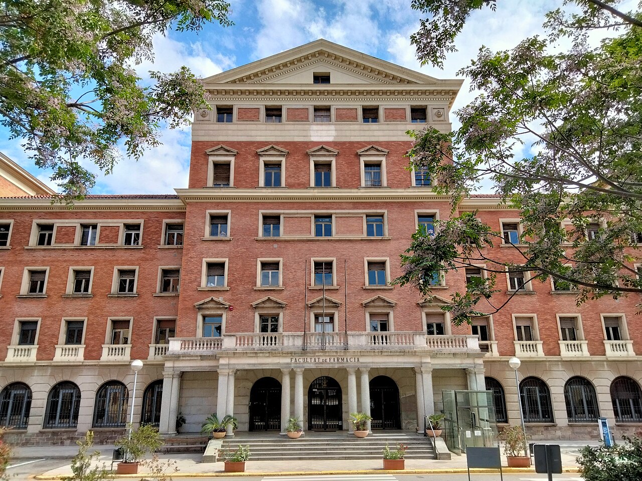 006 Facultat de Farmàcia de la Universitat de Barcelona, av. Joan XXIII 27-31 (Barcelona)