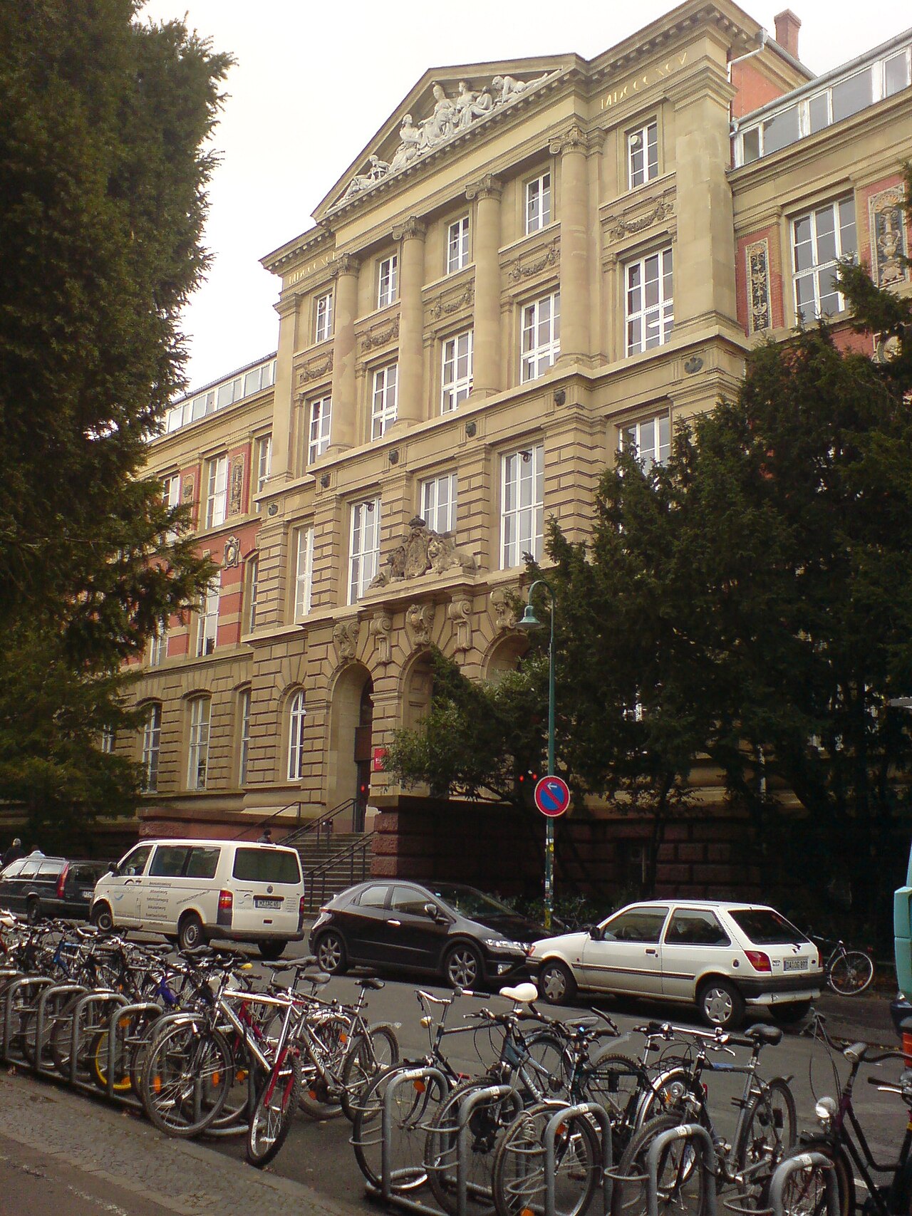 Altes-hauptgebäude- der-uni-darmstadt