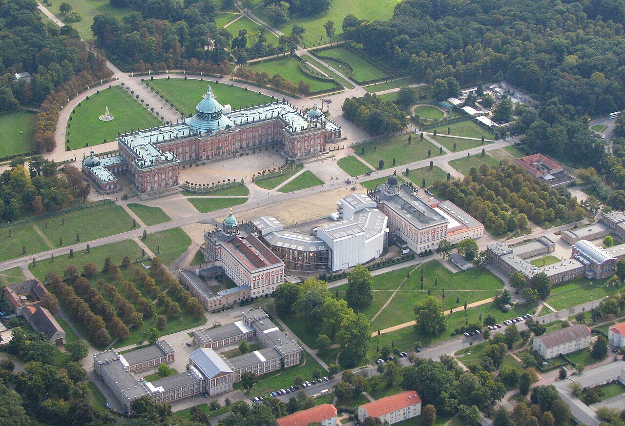 Potsdam Luftbild Neues Palais Schlösser westlich im Park Sanssouci Foto Wolfgang Pehlemann Wiesbaden IMG 0059