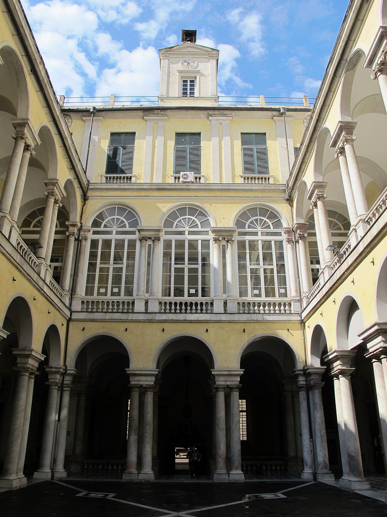 Genova, palazzo dell'università, cortile 04