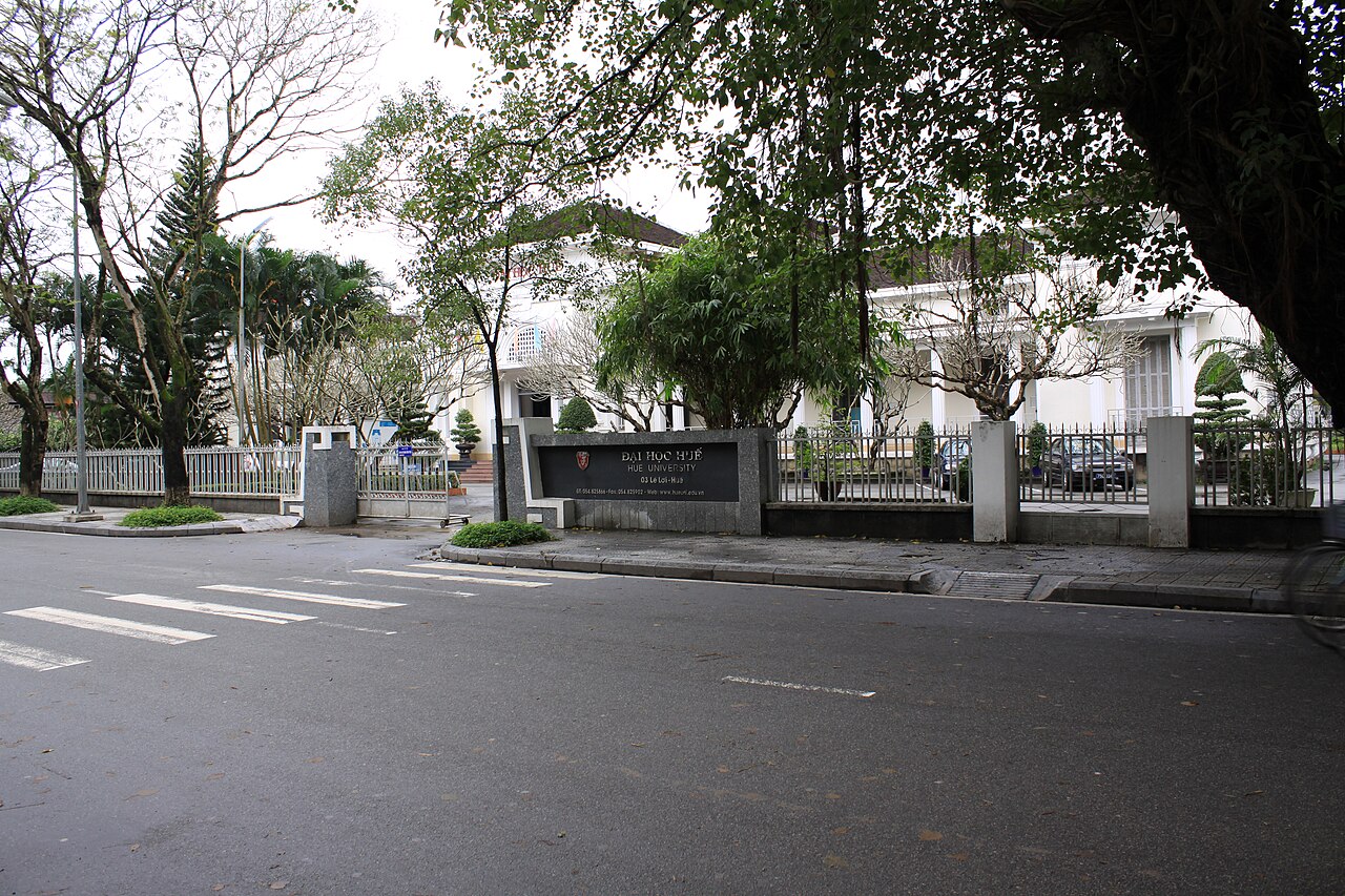 Huế University