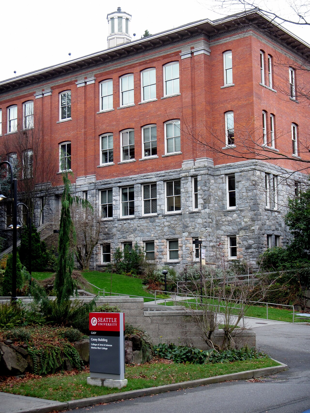 Garrand Hall of Seattle University 芸術と科学のブランチ - panoramio