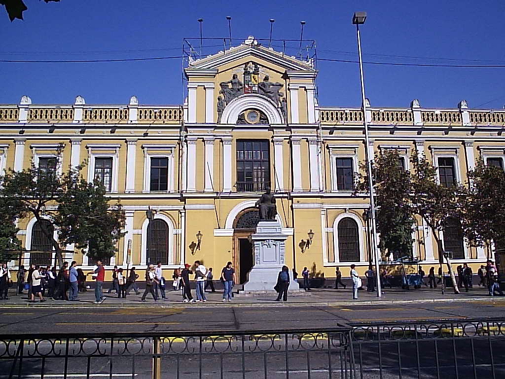 Frontis de la Casa Central de la Universidad de Chile, 2005