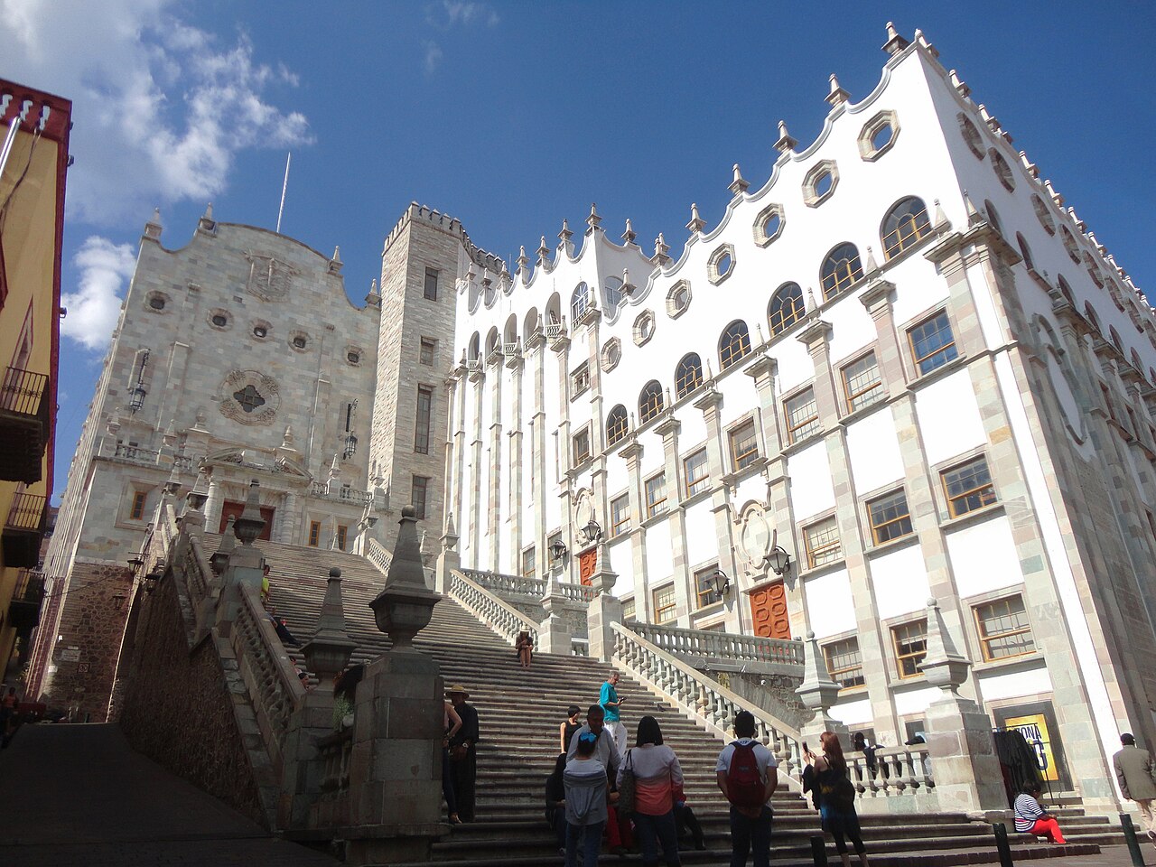 Edificio Central de la Universidad de Guanajuato - Día