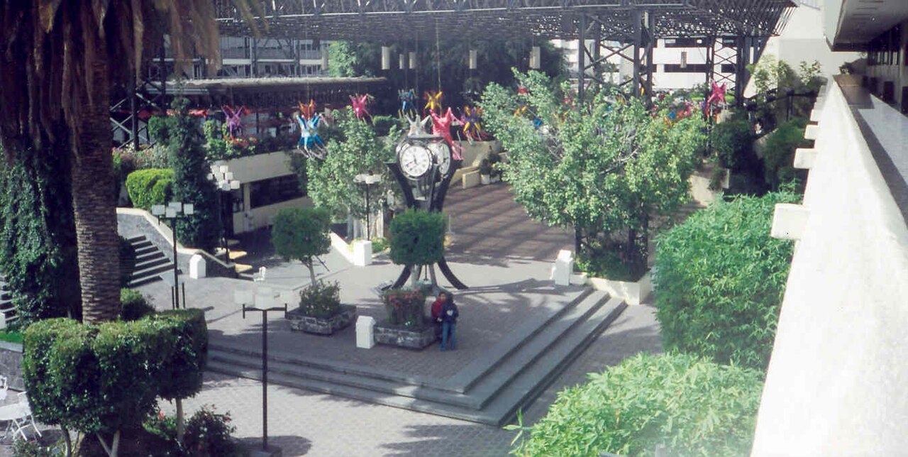 Plaza piñatas
